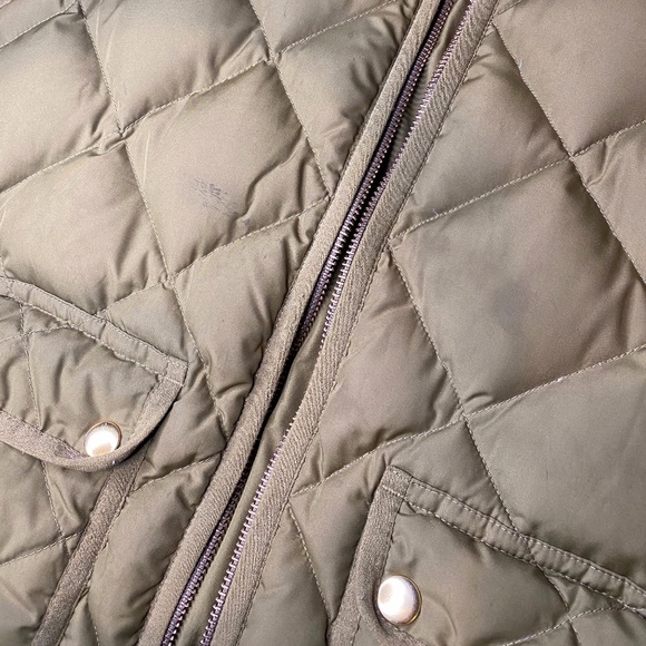 Army Green Puffer vest - Picture 2 of 5